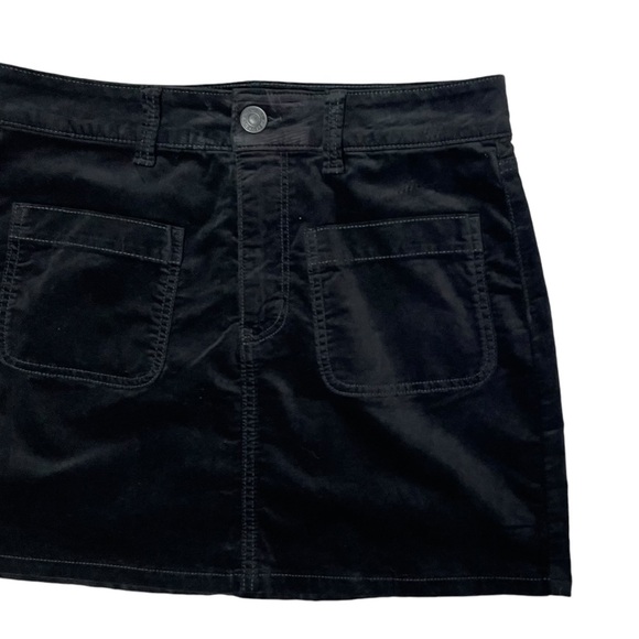 Velvet Mini Skirt, High Waisted, American Eagle, Size 8, Black Velvet - Picture 4 of 8